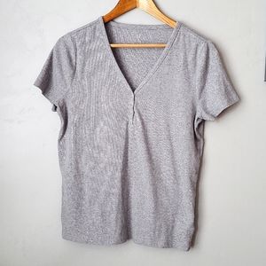 Size L GAP Gray V-Neck Ribbed Short Sleeve Shirt